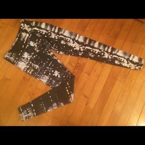 Super fun city lights yoga pants